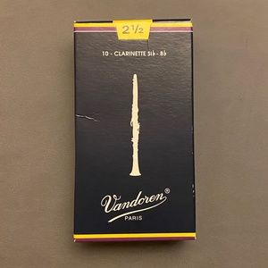Vandoren CR1025 Traditional Bb Clarinet Reed - 2.5